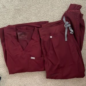 Figs Maroon Scrub Set- Catarina Top sz Small & Zamora Jogger sz Medium Petite
